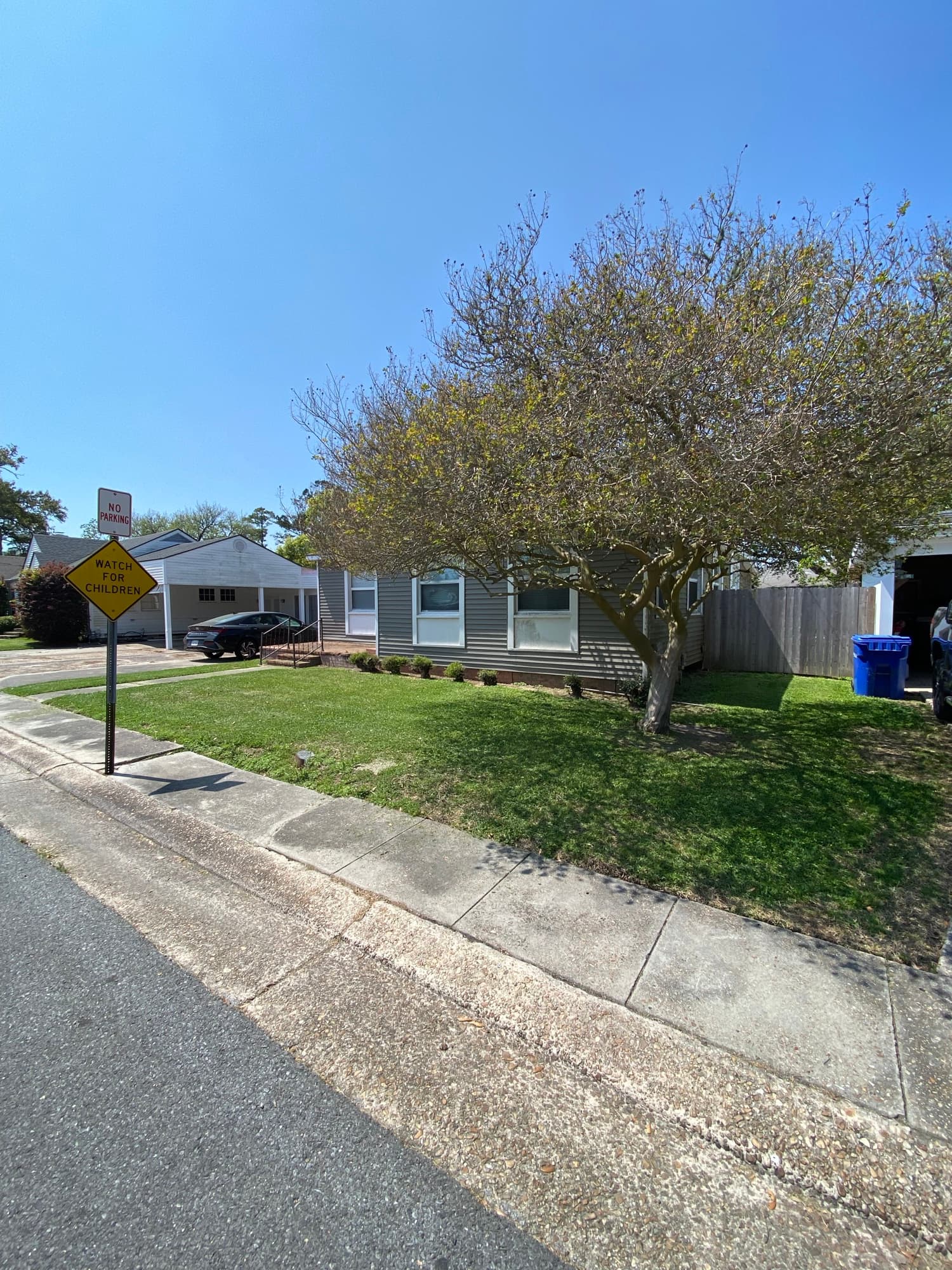 Single-story home with a neatly mowed lawn in Thibodaux